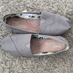 TOMS Classics Alpargata Ash Canvas size 7 NWT